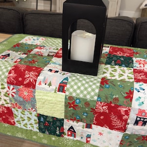 Christmas Baby Quilt / Table Topper / Wall Hanging / Handmade / 31&quot; x 31&quot;