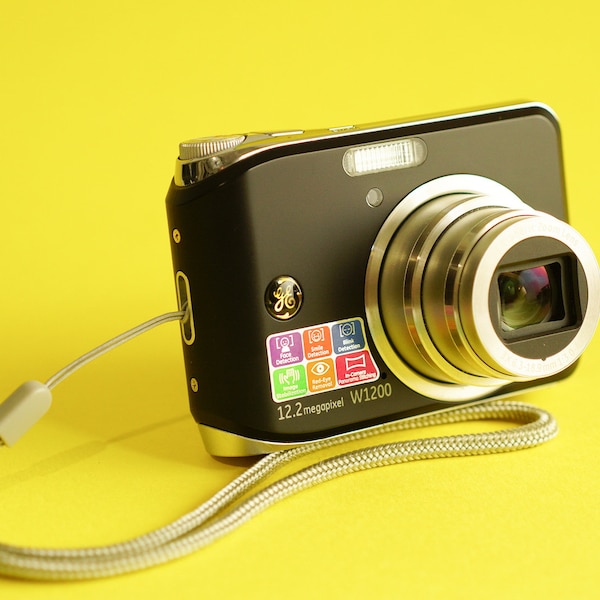 GE W1200-BKC 12.2-megapixel digital camera / digicam / point and shoot camera