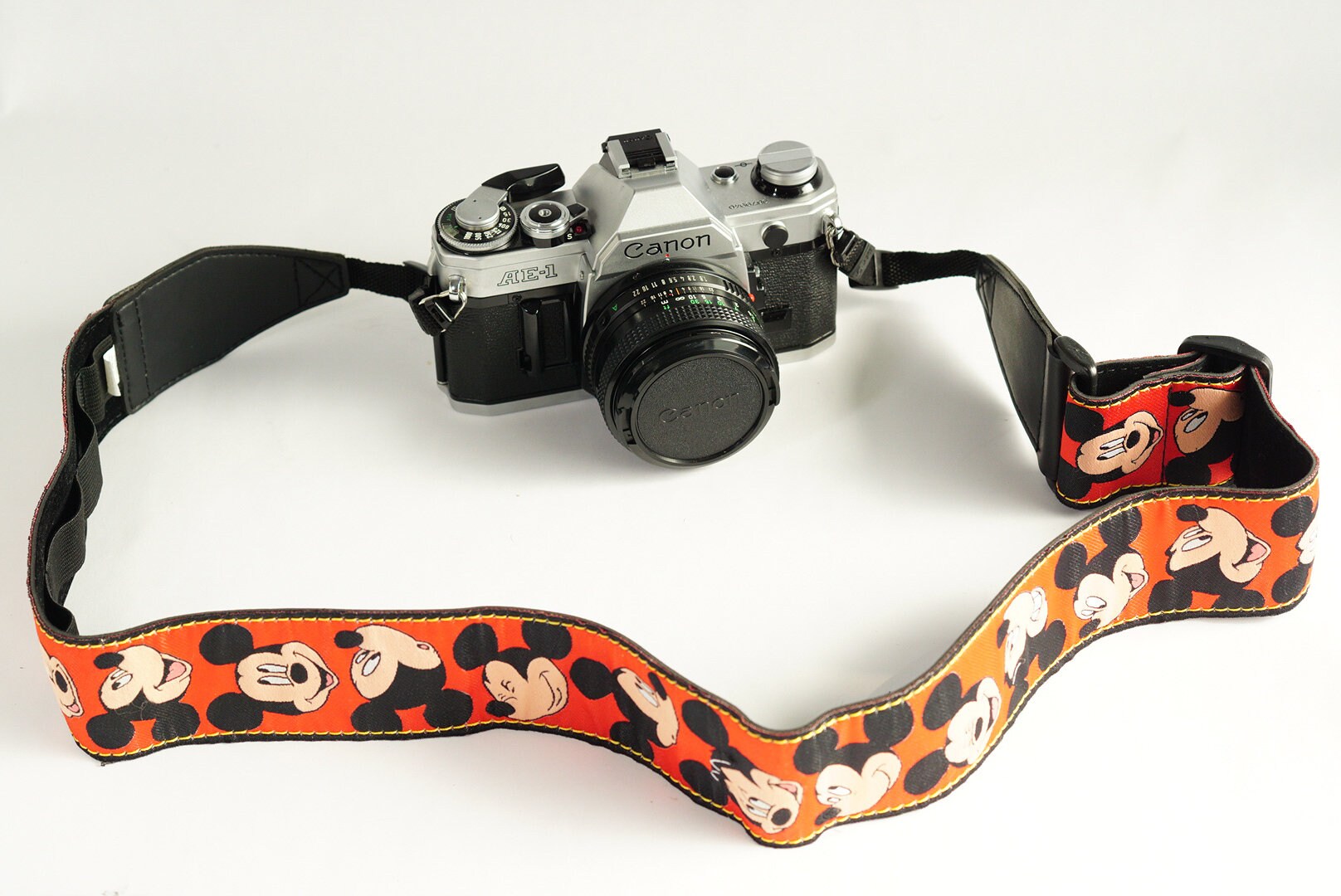 ウォルトディズニーワールド ミッキーマウス カメラストラップ