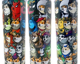 Dogetopia « Collage » Gobelet isolé chaud/froid de 20 oz. Marchandise d'art sous licence officielle de 3 Bux Studios Pop Art Dogecoin, IK, Shiba Inu