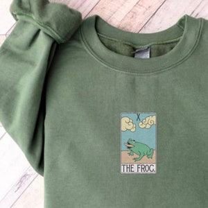 Sudadera FROG BORDADA, sudadera de tarot de rana, sudadera de tarot bordada, camisa de cartas de tarot, baraja de cartas de tarot, sudadera de oráculo
