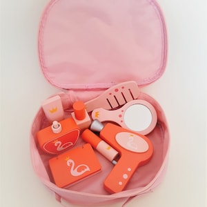Wooden make up set with bag, hairdressing simulation, dressing cosmetic