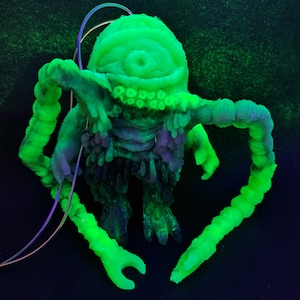 The GREEN SLIME   Sci Fi Horror JIGGLER  5 inches tall Urban Silicone Limited Run Handmade  Art Toy Rubber Monster new original Jigglers