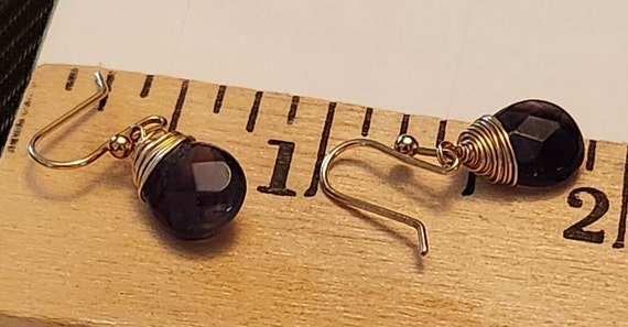 Small gold and amethyst briolette drop earrings - image 2