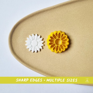 Daisy 04 Polymer Clay and Cookie Cutter - Multiple Sizes