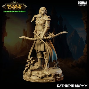 Könnte beinhalten: Detaillierte Figur einer Frau mit Pfeil und Bogen aus der Serie "Uncharted Kingdoms". Die Figur trägt ein Outfit im mittelalterlichen Stil mit Umhang und Stiefeln. Der Sockel trägt den Namen "Kathrine Bromm".