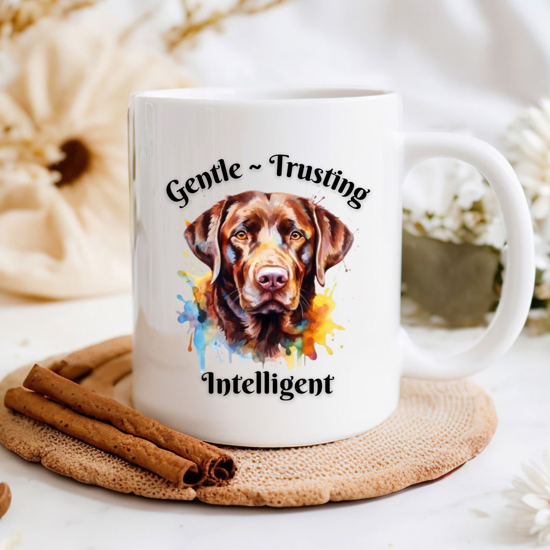 Sottobicchiere Divertente 'All You Need Is Love And A Labrador' - Forma Tazza, MDF Lucido 9x9 Cm, Regalo Per Amanti Dei Cani - 2