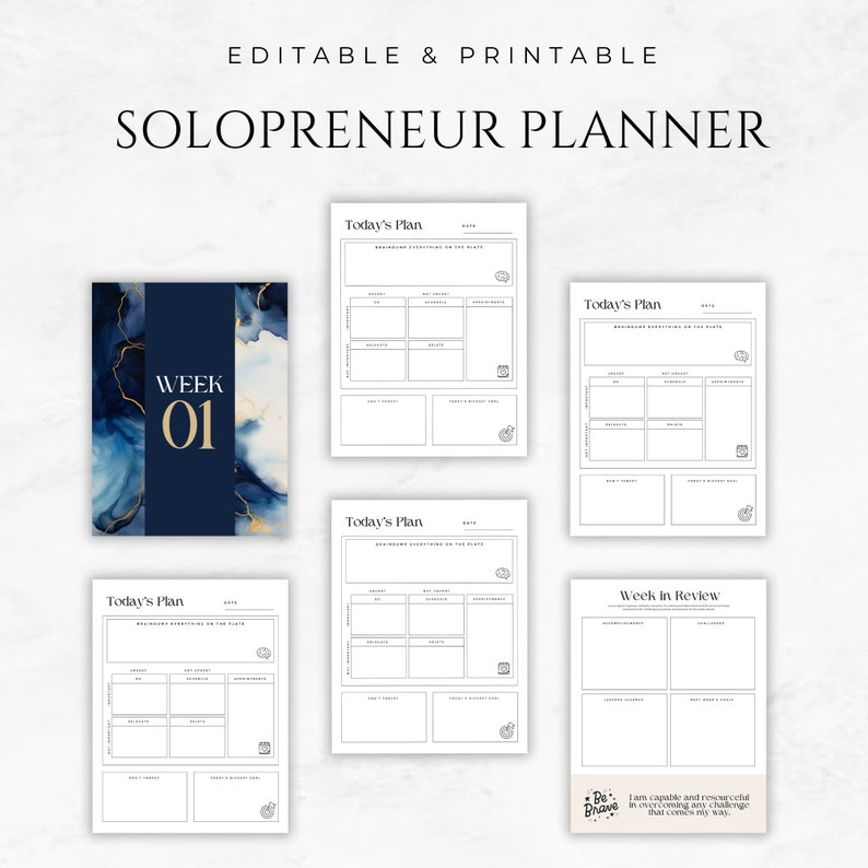 Op de afbeelding: Een printbare solopreneur-planner met een blauw en gouden aquarelontwerp. De planner bevat secties voor dagelijkse planning, wekelijkse beoordeling en een motiverend citaat. De tekst op de planner zegt "Week 01" en "Wees dapper".