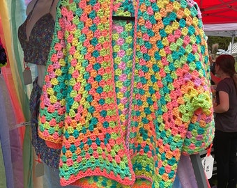 Neon Hexi Strickjacke, Handgemachte Häkelarbeit