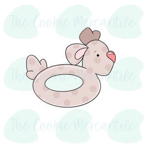 Könnte beinhalten: Ein aufblasbarer Pool-Schwimmring in Form eines Rehs mit grauen und weißen Punkten, rosa Ohren und einer rosa Nase.
