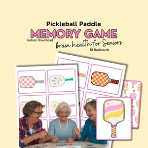 Könnte beinhalten: Ein Memory-Spiel mit Abbildungen von Pickleball-Schlägern, konzipiert für die Gehirngesundheit von Senioren. Es enthält 18 Karteikarten. Das Bild zeigt drei Frauen beim Spielen, mit dem Titel "Pickleball Paddle Memory Game" oben.