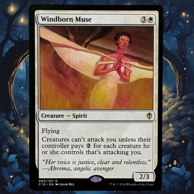 Puede incluir: Una carta de Magic: The Gathering titulada "Windborn Muse". La carta presenta una ilustraci&oacute;n de una mujer con un vestido blanco y un brillo amarillo. El texto incluye "Criatura - Esp&iacute;ritu" y reglas del juego. La carta tiene un borde blanco. Medidas no aplicables.