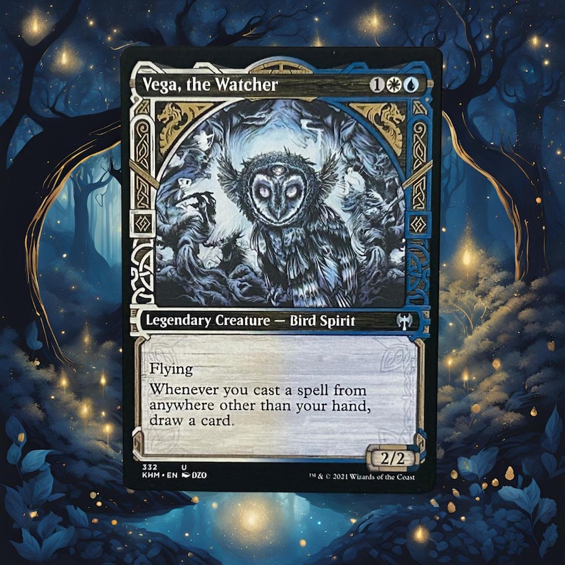 Puede incluir: Una carta de Magic: The Gathering con "Vega, the Watcher", una Criatura Legendaria - Esp&iacute;ritu P&aacute;jaro. La carta tiene un borde azul y dorado con una ilustraci&oacute;n de un b&uacute;ho. El texto incluye "Vuela" y detalles de la carta.