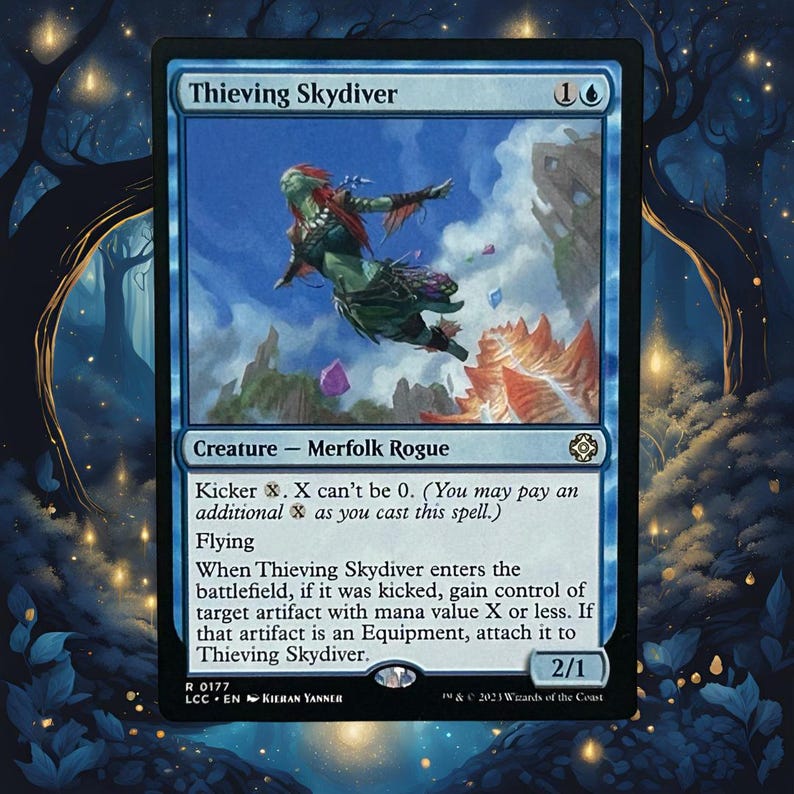 Puede incluir: Una carta azul de Magic: The Gathering, "Thieving Skydiver". Muestra un Merfolk Rogue verde y pelirrojo en vuelo, con texto que describe sus habilidades. La fuerza y resistencia de la carta son 2/1.