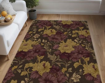 Könnte beinhalten: Ein brauner Teppich mit einem floralen Muster aus burgunderroten und goldenen Blumen. Der Teppich hat einen Vintage-Stil.