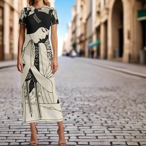 Peut inclure: Une robe longue avec un motif art nouveau noir et blanc. La robe présente une illustration graphique d'une femme les mains jointes en prière. La robe a des manches courtes et une silhouette ajustée.