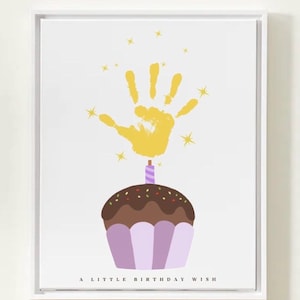 Artisanat d'empreinte de main de petit gâteau de joyeux anniversaire, carte d'anniversaire bricolage, cadeau d'anniversaire de bébé en bas âge, modèle imprimable de cartes d'anniversaire