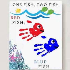 以下が含まれることがあります： 「One Fish, Two Fish, Red Fish, Blue Fish」というテキストが書かれた印刷可能なアートプリント。プリントには、赤い魚と青い魚のハンドプリントのアウトラインが描かれています。プリントは、子供部屋や遊び部屋に最適です。