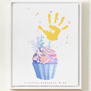 Artisanat d'empreinte de main de petit gâteau de joyeux anniversaire, carte d'anniversaire bricolage, cadeau d'anniversaire de bébé en bas âge, modèle imprimable de cartes d'anniversaire