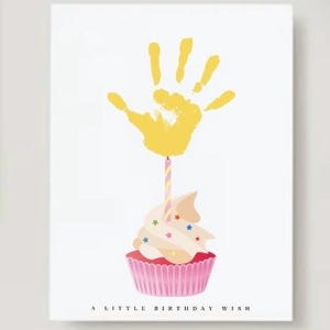Artisanat d'empreinte de main de petit gâteau de joyeux anniversaire, carte d'anniversaire bricolage, cadeau d'anniversaire de bébé en bas âge, modèle imprimable de cartes d'anniversaire