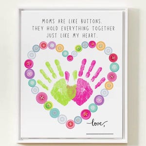Tarjeta de huellas de manos "Mamás son como botones", huellas de manos para el Día de la Madre, recuerdo de huellas de manos en forma de corazón, regalo para el Día de la Madre, actividad manual para niños en edad preescolar.