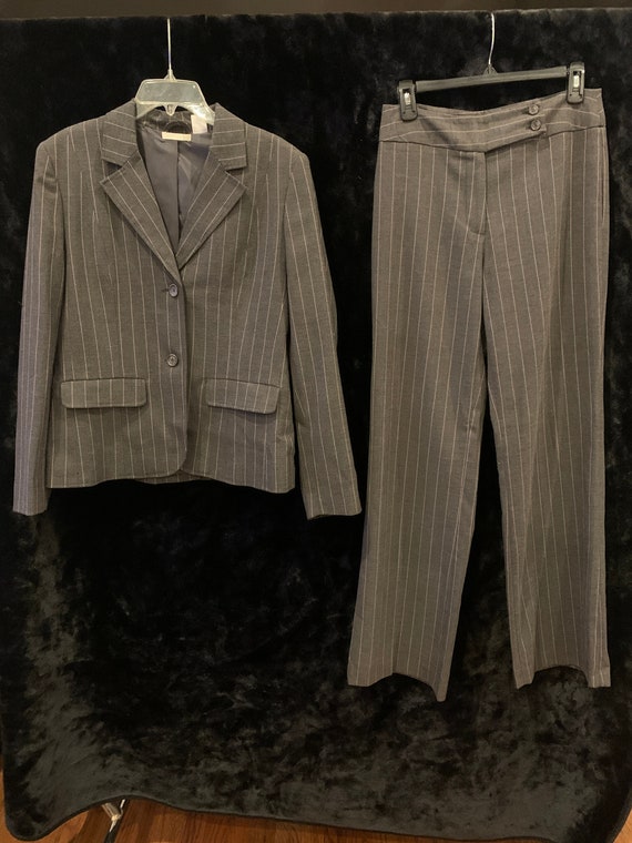 Vintage 2 piece women's suit pinstripe blazer pant