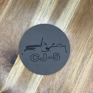 CJ-5 Jeep Coaster - Laser gravierte Kunstleder Getränkeuntersetzer, klassisches jeep Geschenk, Man Cave, Vintage 4x4, Garage Bar, Vintage Jeep