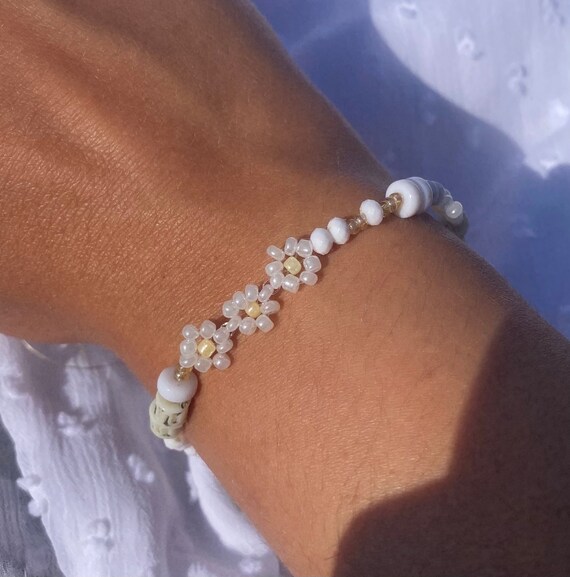 Beaded Bracelet With Pearls, Daisy Flower Bracelet for Women, Freshwater Pearl  Bracelet Gold, Blue Flower Bracelet, Mothers Day Gift 