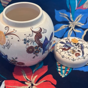 Sadler ginger/tea caddy 5.12 birds and flowers 1930