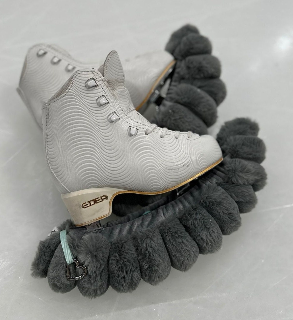 Copripattini Per Pattini In Linea E Da Ghiaccio - In Lycra, Elastici E Resistenti - Taglia 25-37, Colore Argento Lucido - 2 Pezzi - Foto 4