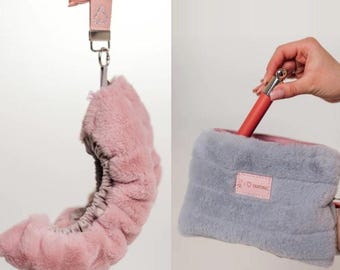 Figure skater Gift Set: Fluffy soakers and make up bag "I love skating"