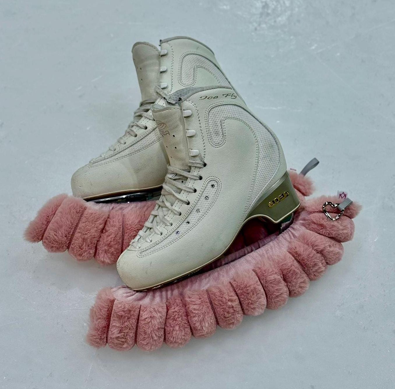 Figure skating soakers I soft guards | Ice skate gift I Fluffy blade covers I Skate guards I Ice skating accessories