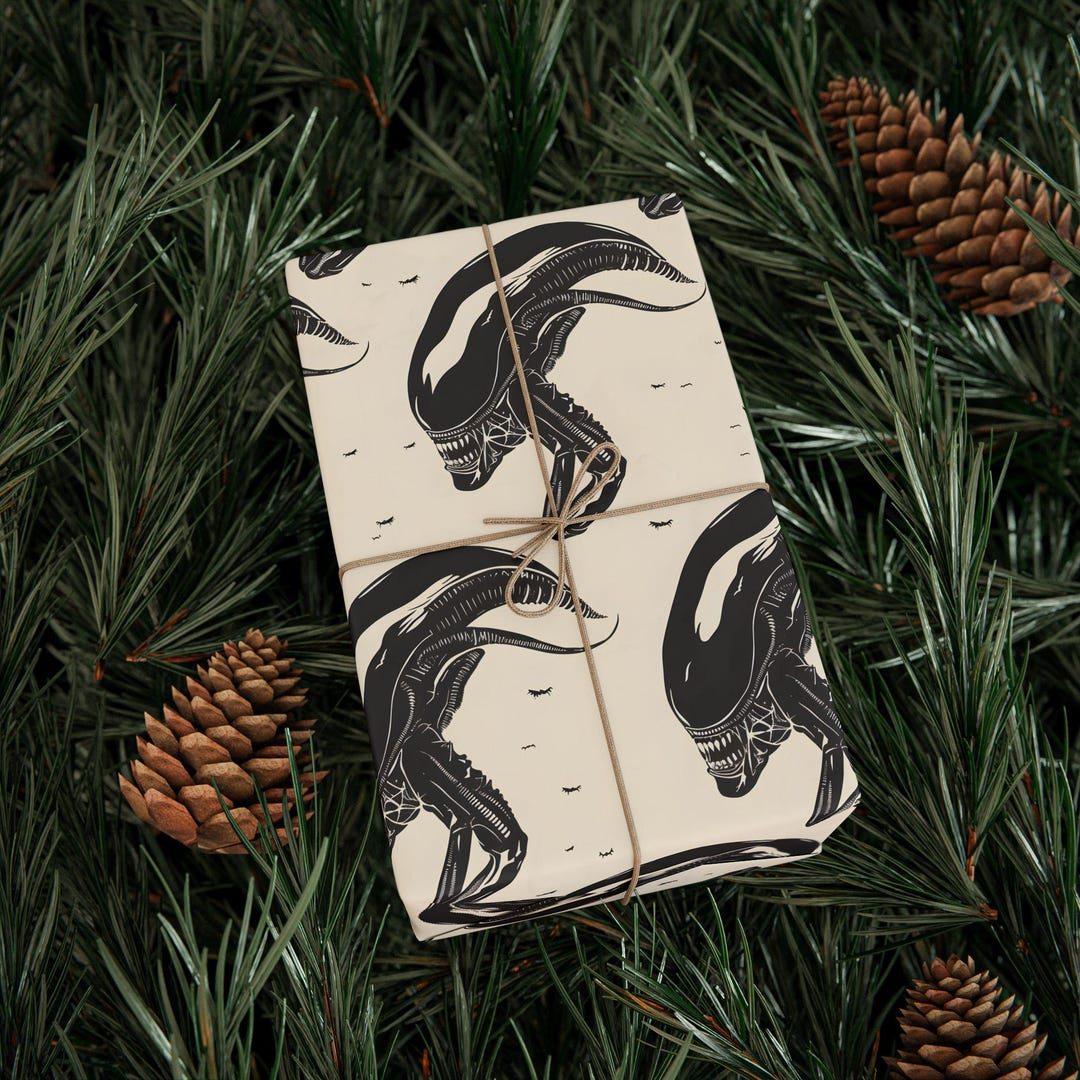 Simple Alien Xenomorph Gift Wrapping Paper for Horror Movie Lovers ...
