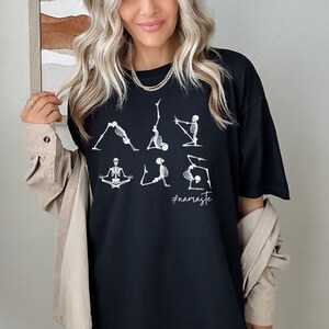 Skeleton tshirts Yogi Halloween Namaste kleding trendy kleding skelet shirt Womens Halloween herfst shirts Spooky Halloween skelet shirt