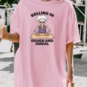 Camiseta de esqueleto con colores de negación y comodidad, camiseta de masa, regalo para panaderos, camiseta de meme divertido, camiseta de salud mental y ansiedad, humor sarcástico