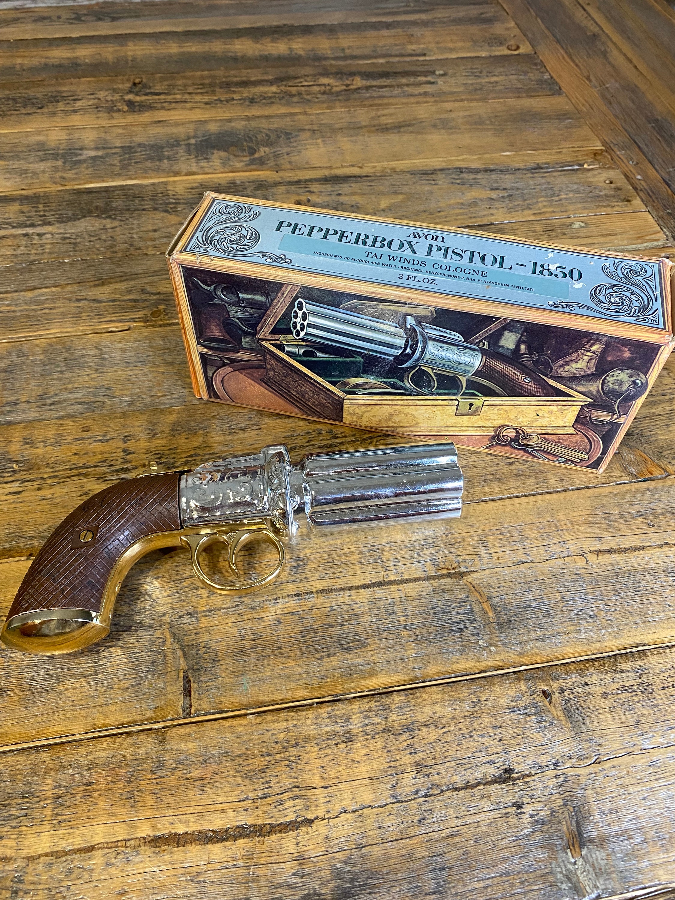 Vintage Avon Pepperbox Pistol 1850 *fake* Tai Winds Cologne Fl