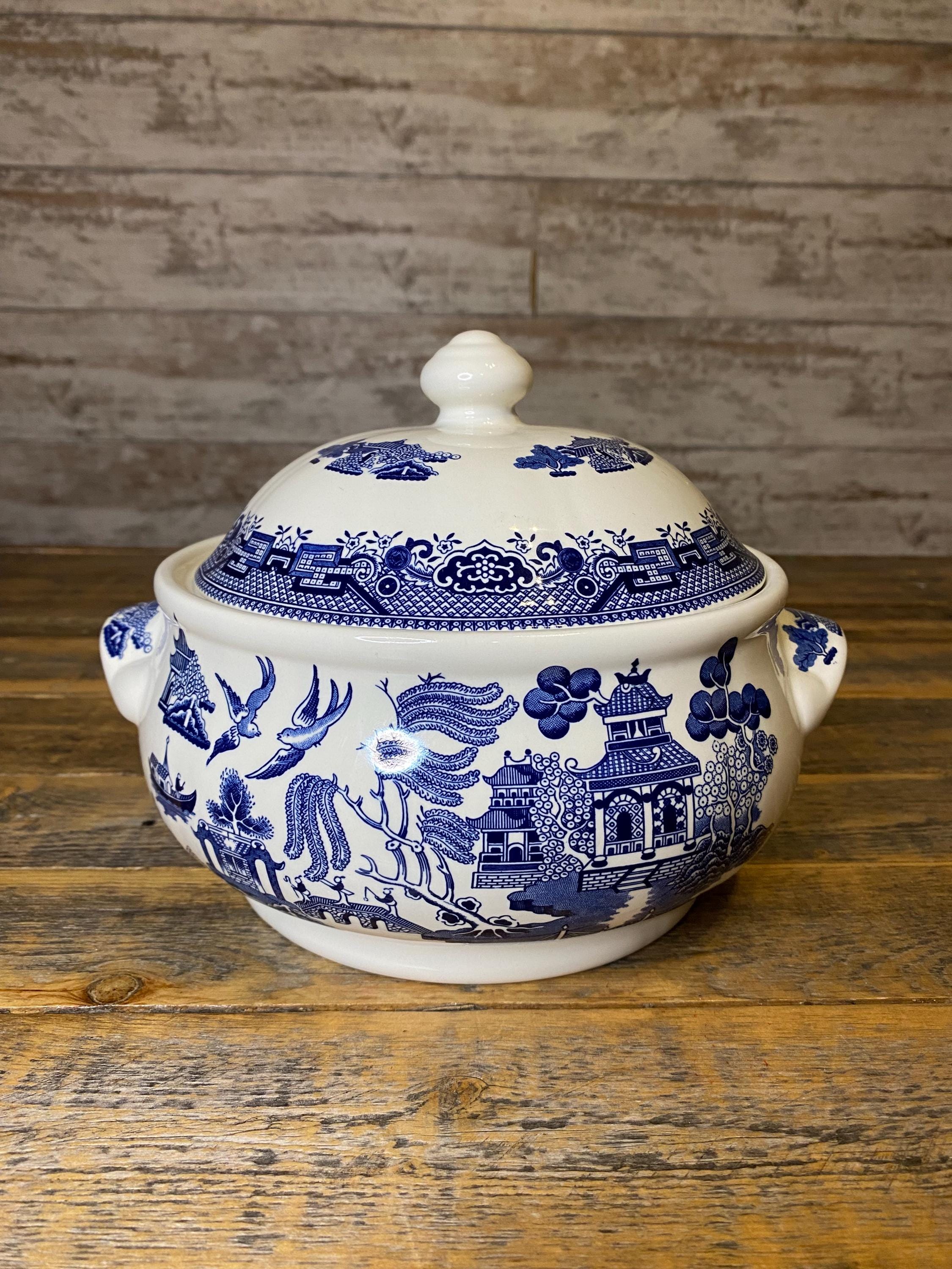 Vintage Churchill Blue Willow Pot Soup Tureen Covered Dish