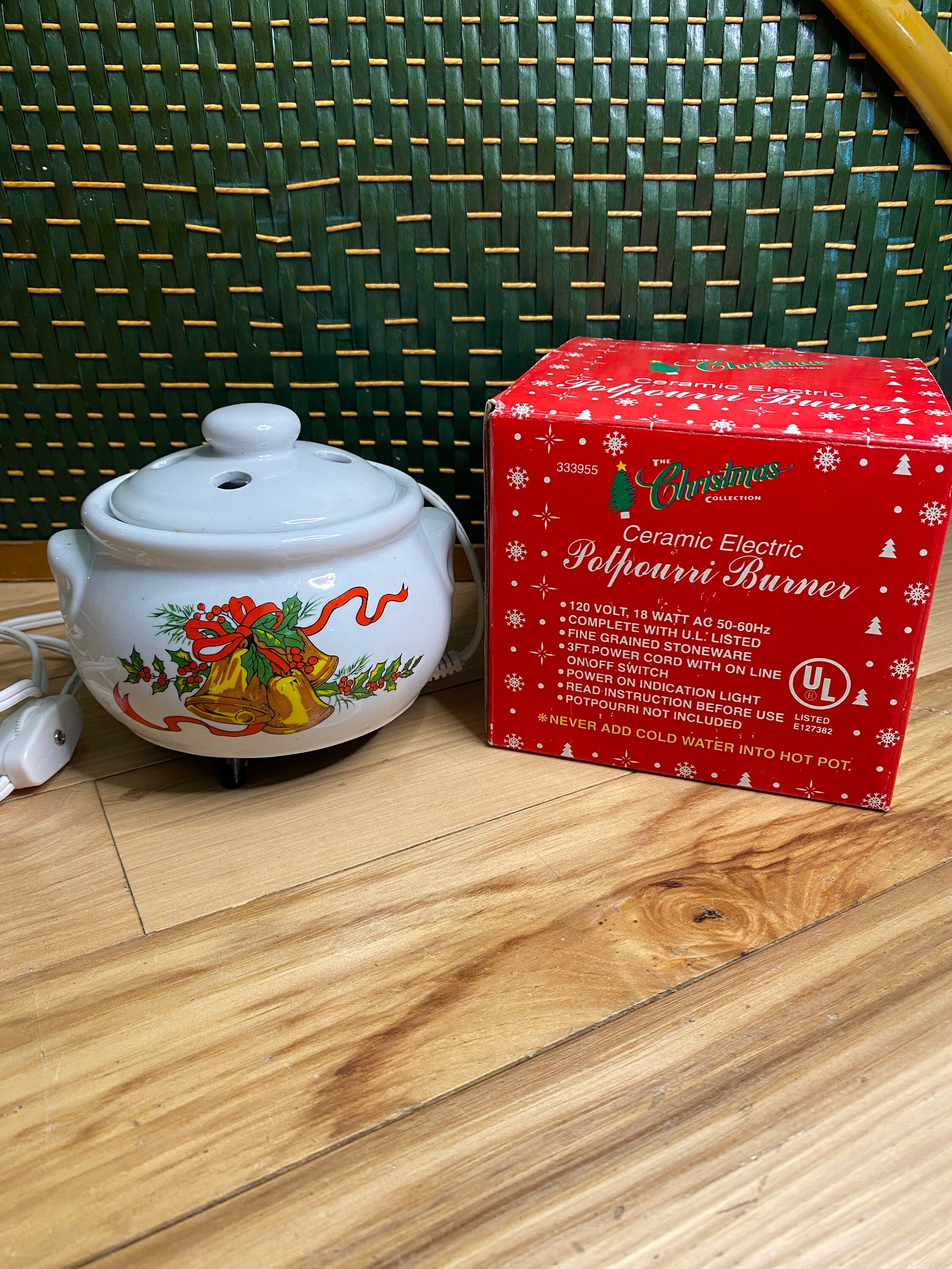 DISCONTINUED Electric Christmas Potpourri Burner, Vintage, New