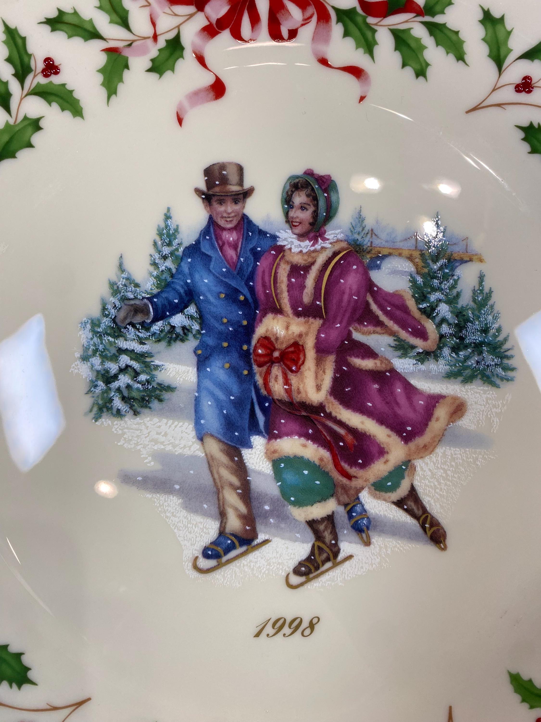 Vintage 1998 Lenox Christmas Holiday Collector's Plate - Skaters