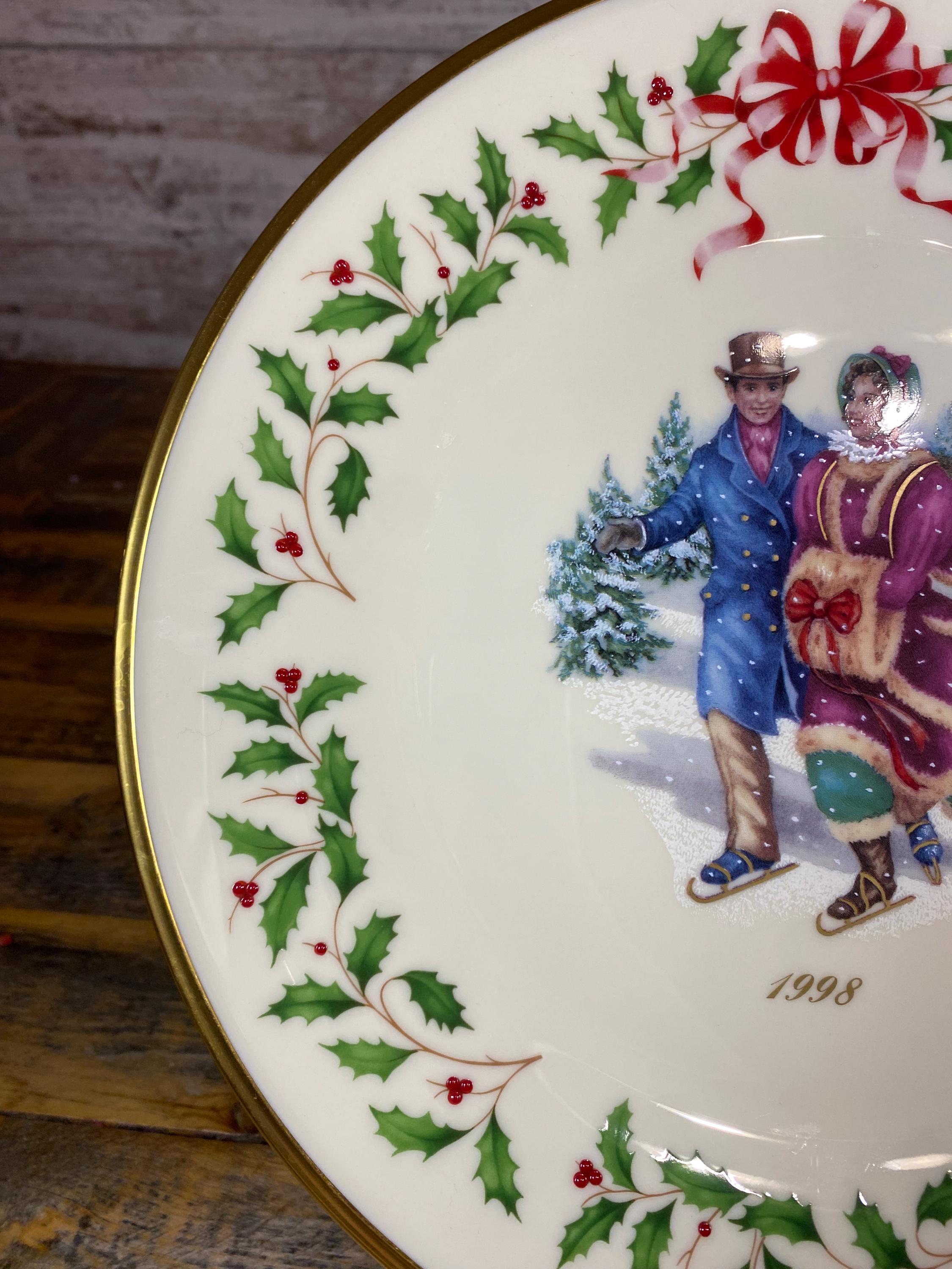 Vintage 1998 Lenox Christmas Holiday Collector's Plate - Skaters
