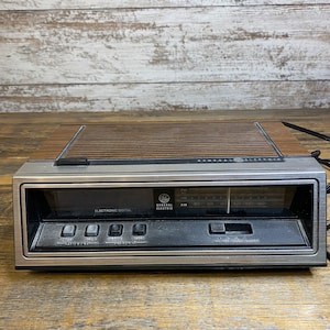 Amazon.com: GE FM/AM Electronic Digital Clock Radio 7-4612
