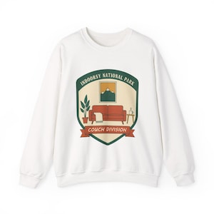 Peut inclure: Panneau en bois fait à la main avec l'inscription "Welcome to our home" dans un style manuscrit. Le panneau blanc présente des lettres noires et un effet vieilli, mesurant environ 30 cm de large et 15 cm de haut.