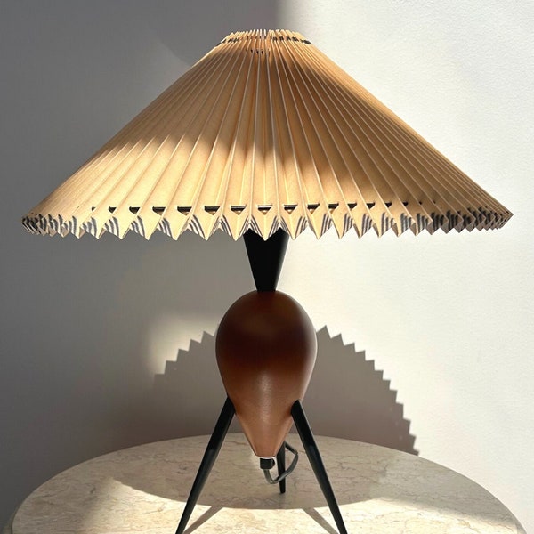 Mid Century Danish Japandi Style Wooden Pleated Lampshade Table Lamp Kyoto Footed Lamp Minimalist Decor 3 Legged Lamp