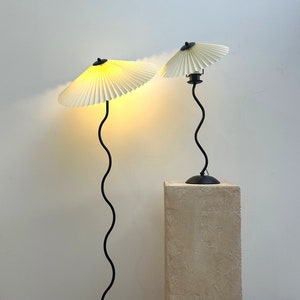 Pleated Squiggle Floor Lamp Japandi Pleated Lampshade Curvy Lamp Modern Decor White Pleated Lampshade Curvy Iron Lamp image 2