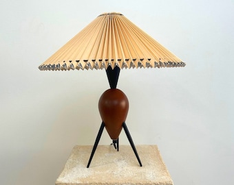 Mid Century Danish Japandi Style Wooden Pleated Lampshade Table Lamp Kyoto Footed Lamp Minimalist Decor 3 Legged Lamp