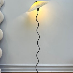 Pleated Squiggle Floor Lamp Japandi Pleated Lampshade Curvy Lamp Modern Decor White Pleated Lampshade Curvy Iron Lamp image 4