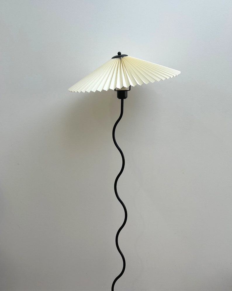 Pleated Squiggle Floor Lamp Japandi Pleated Lampshade Curvy Lamp Modern Decor White Pleated Lampshade Curvy Iron Lamp image 3