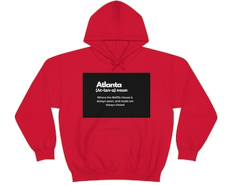 Puede incluir: Sudadera con capucha roja con un gráfico rectangular negro que dice "Atlanta [At-lan-a] sustantivo Donde el Waffle House siempre está abierto, y las carreteras siempre están cerradas"