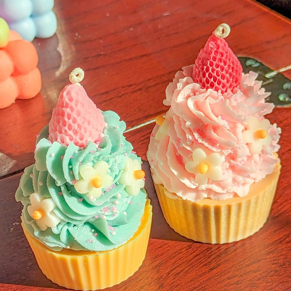 Cupcake candle/strawberry candle/strawberry cupcake/dessert candle/food candle/fake cake/cute candle/birthday gift/xmas gift/cute cupcakes