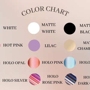 K&ouml;nnte beinhalten: Farbkarte mit 12 verschiedenen Nagellackfarben. Die Farben sind: Wei&szlig;, Mattwei&szlig;, Mattschwarz, Champagner matt, Pink, Lila, Holo Opal, Holo Pink, Holo Blau, Holo Silber, Holo Ros&eacute;gold und Holo Dunkelgrau.